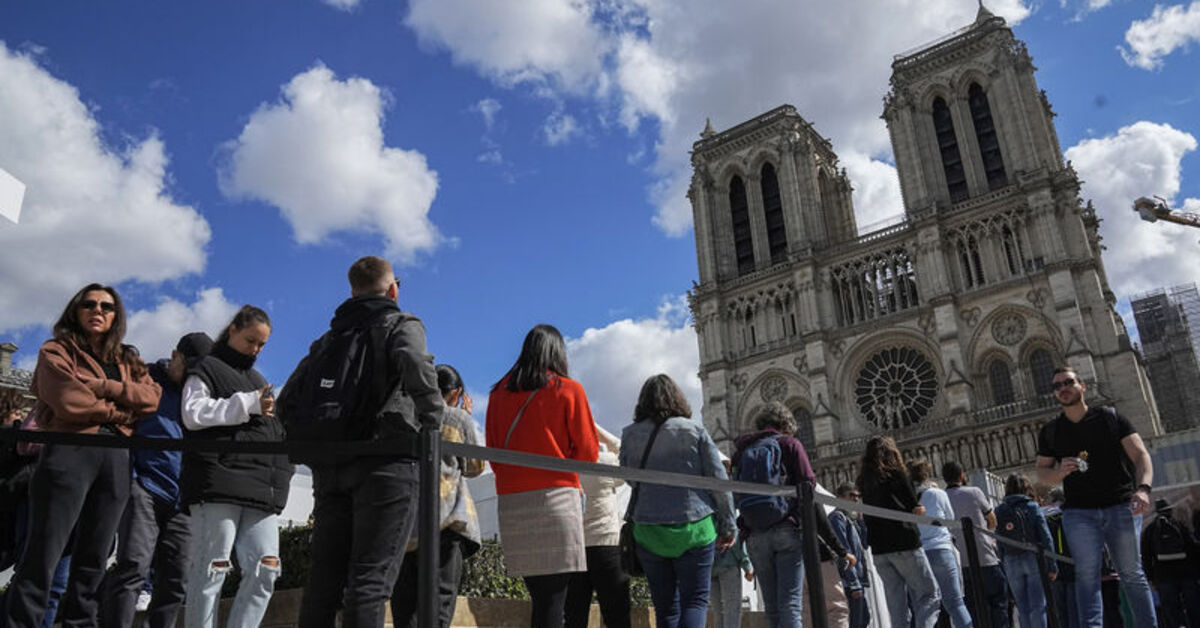 Fransız hükümeti Notre Dame Katedrali’ne turistik ziyaretlerden ücret almak istiyor