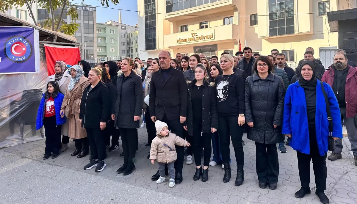 Iğdır’da İşçiler Atatürk’ü Andı