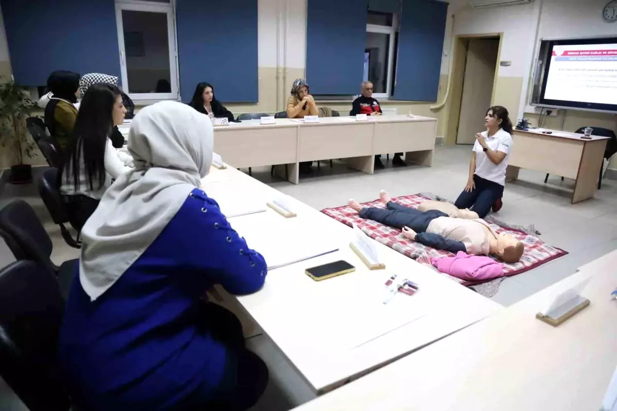 Elazığ’da Yaşlı Bakım Kursuna Yoğun İlgi